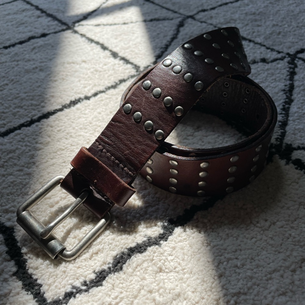 AMERICAN EAGLE 90’s BROWN LEATHER BELT WITH SILVER BUCKLE + FLAT STUDS